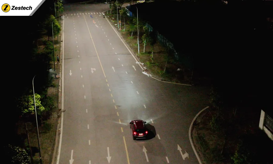 Chiếu sáng phù hợp cho cả đường đô thị lẫn quốc lộ
